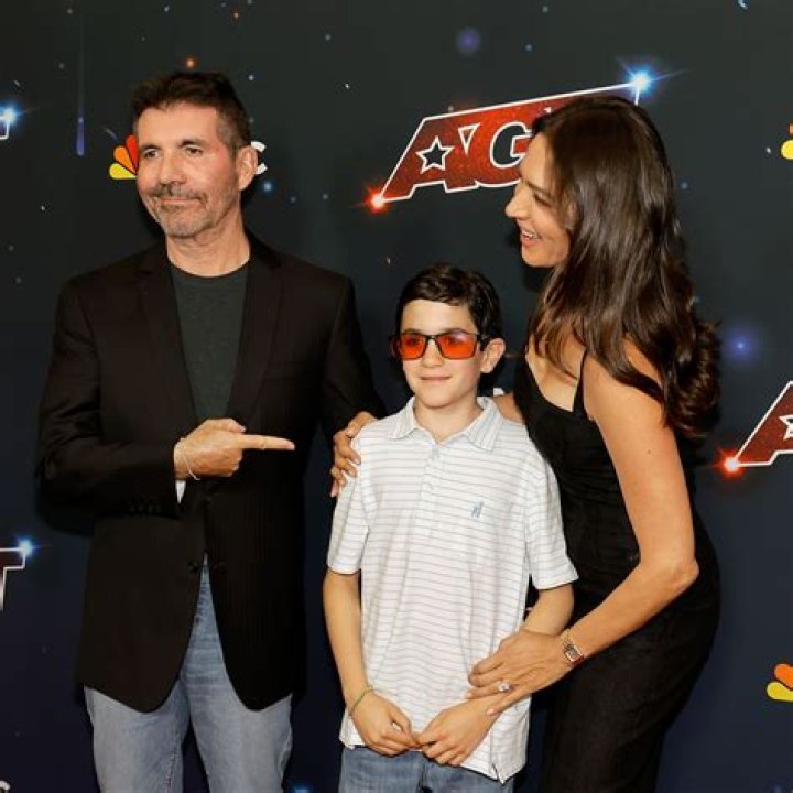 Simon Cowell looks lovedup with fianc&eacute;e Lauren Silverman during