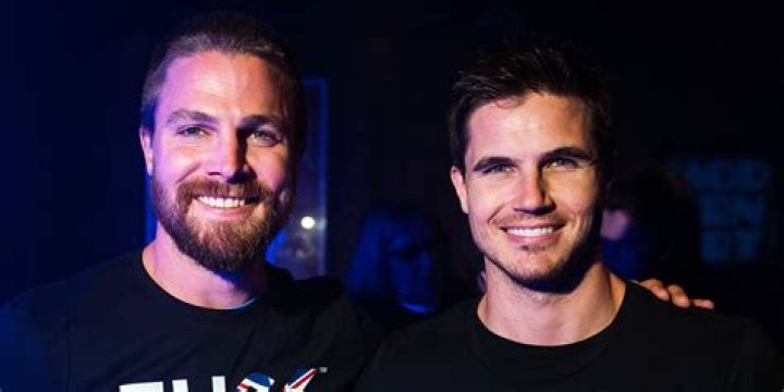 Stephen Amell Siblings Does He Have A Sister Or Brother?
