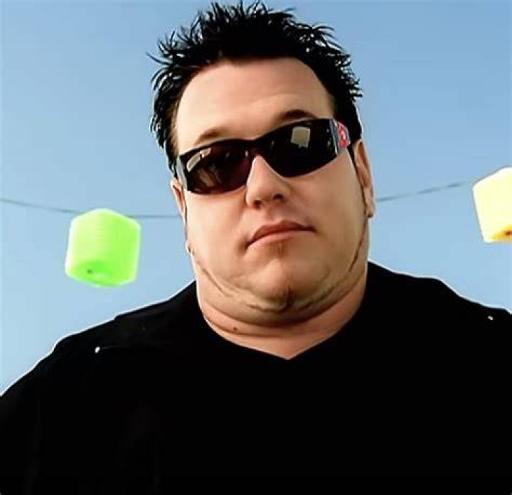 Steve Harwell with Smash Mouth band Steve Harwell with Smash Mouth band