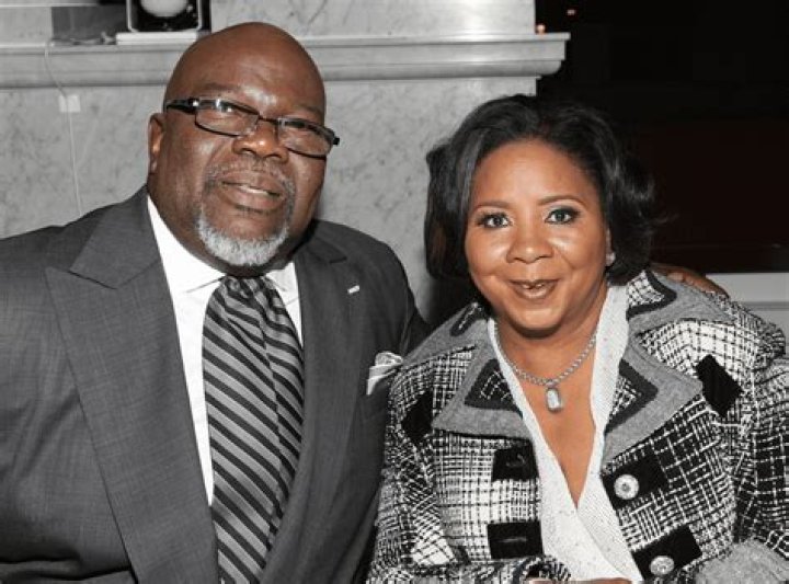 TD Jakes Honors Wife on 35th Anniversary Entertainment News