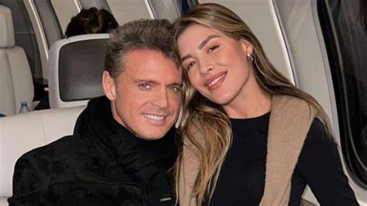 The daughter of Luis Miguel poses in a bathrobe to show off her
