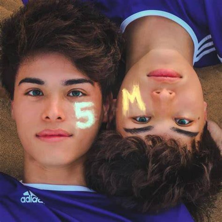 The Stokes Twins 😍 imalanstokes imalexstokes Casi dos gotas de