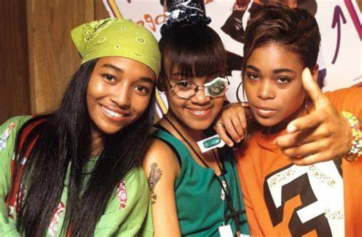 TLC's Chilli and Matthew Lawrence Pucker Up During Airport Pickup