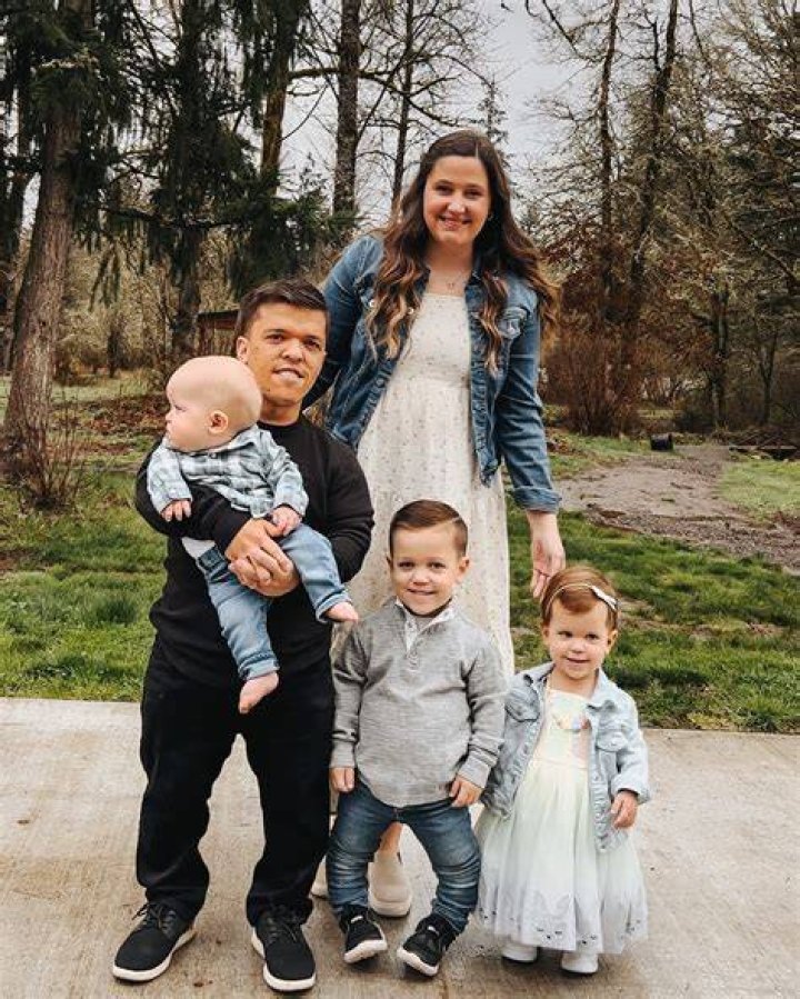 Tori Roloff's Family Poses Ahead of Son's Christmas Concert Photo