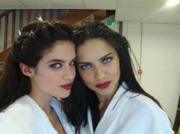 Twins Sara and Adriana Modelle, Ispirazione