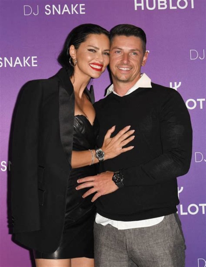 Vidéo Exclusif Adriana Lima et son mari Marko Jaric se rendent à la