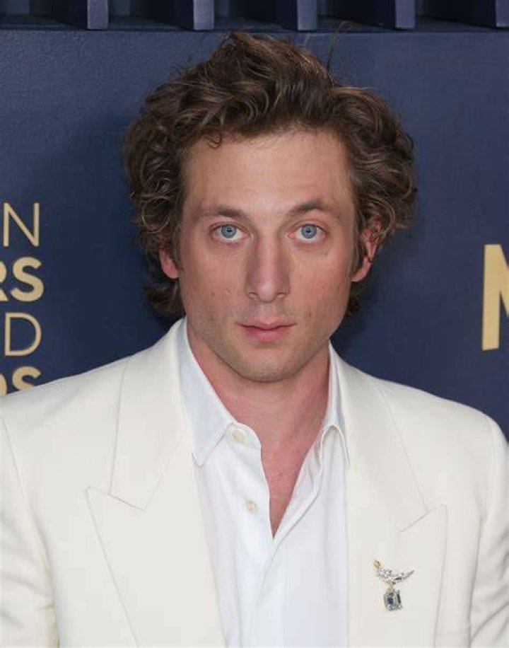 What Do Jeremy Allen White's Tattoos Mean? POPSUGAR Beauty