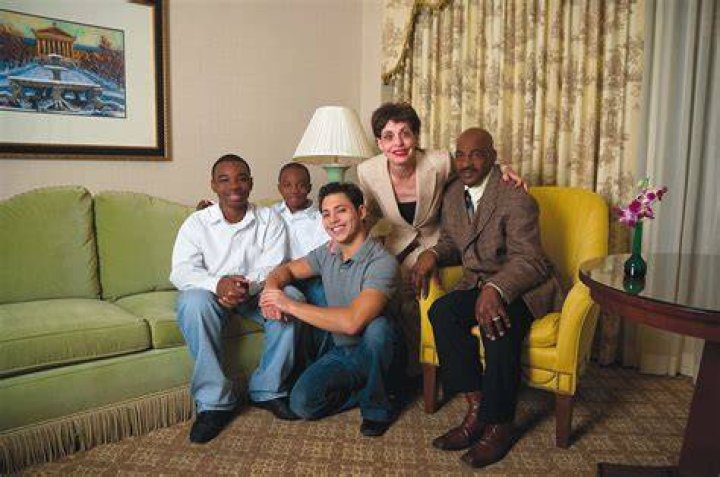 Whose Family Portrait? Esse