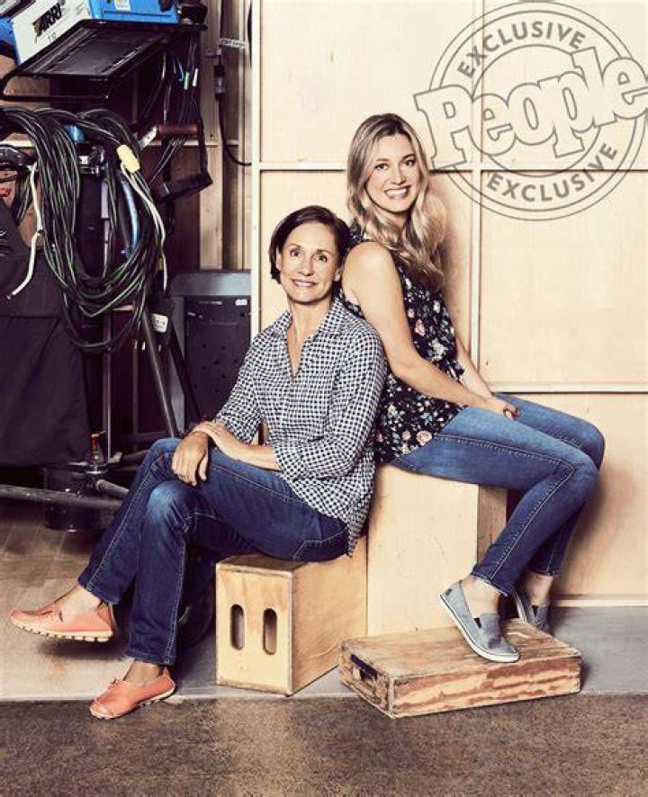 Zoe Perry Interview Roseanne Sheldon Racist Ranvir Slam Showtainment